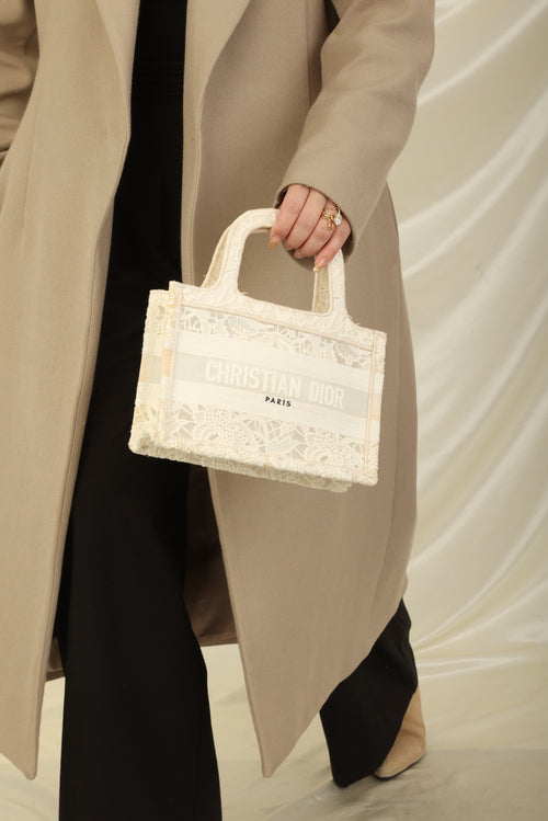 Discover the making of The Dior Book Tote in toile de Jouy