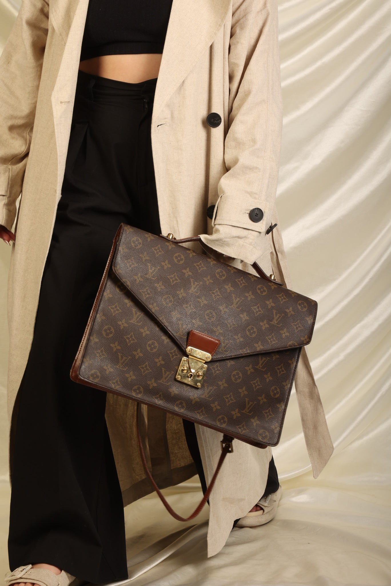 Louis Vuitton, Bags, Louis Vuitton Lv Briefcase Messenger Laptop Porte  Documents Bandouliere Monogram