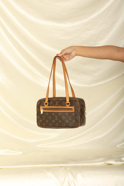 Louis Vuitton 2002 pre-owned Monogram Pochette Cite Shoulder Bag
