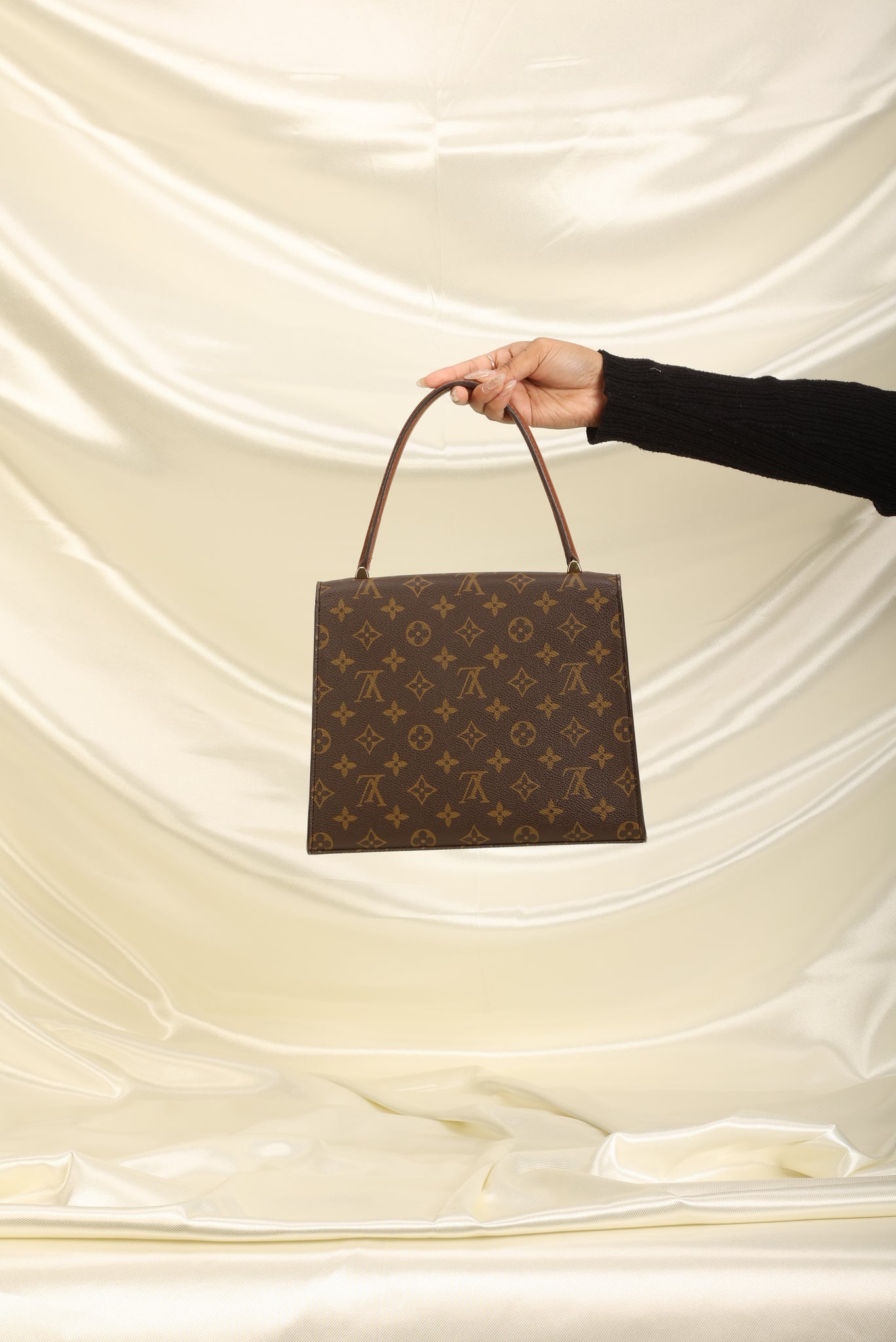Louis Vuitton Classic Monogram Canvas Pochette Shoulder Bag. , Lot  #77026