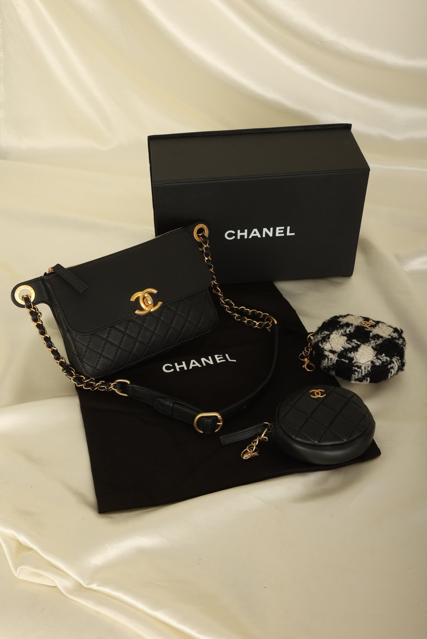 CHANEL, Bags, Chanel Vip Gift Bag Wallet Coin Pouch New