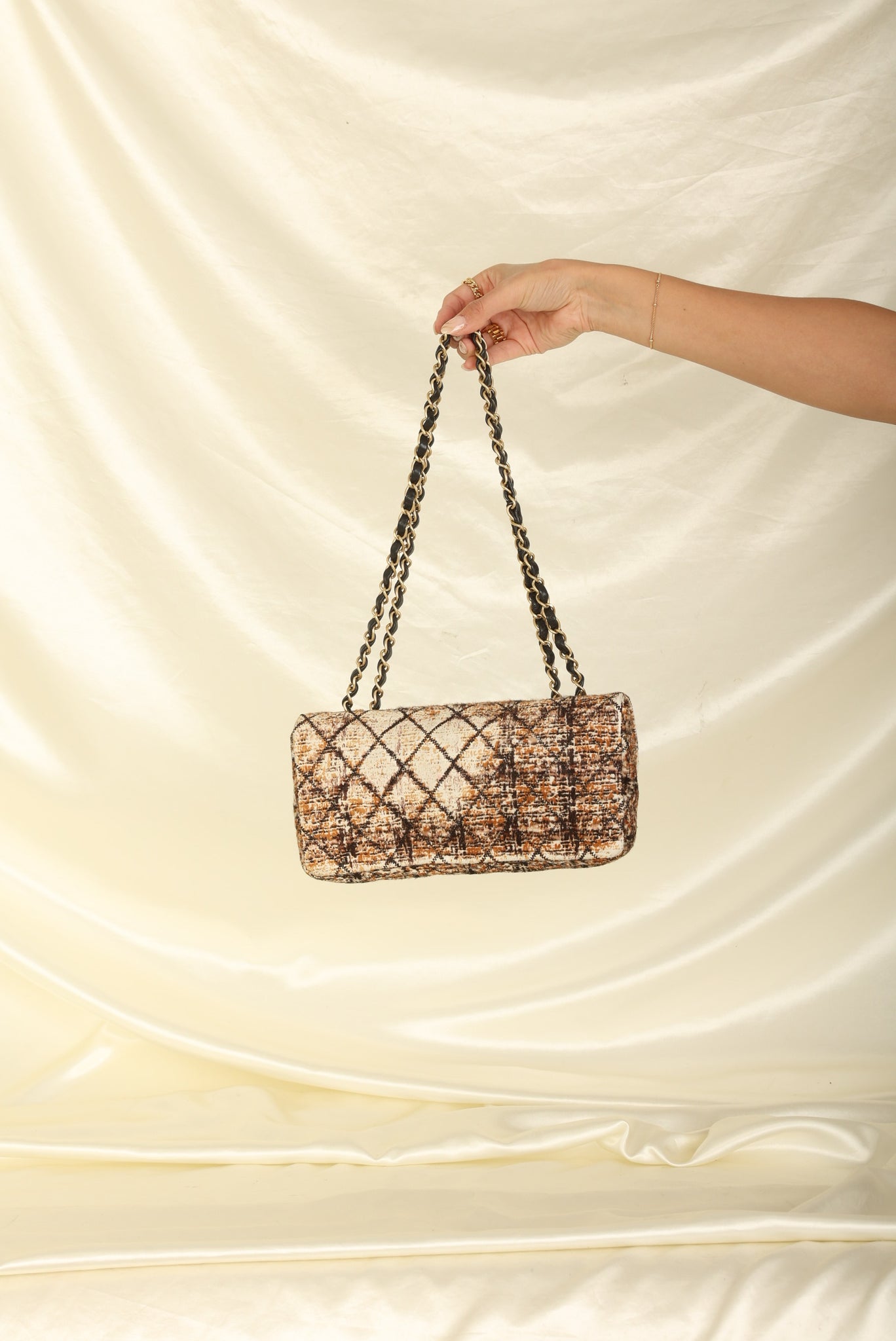 Chanel Beige Quilted Lambskin East/west Flap Bag in Natural