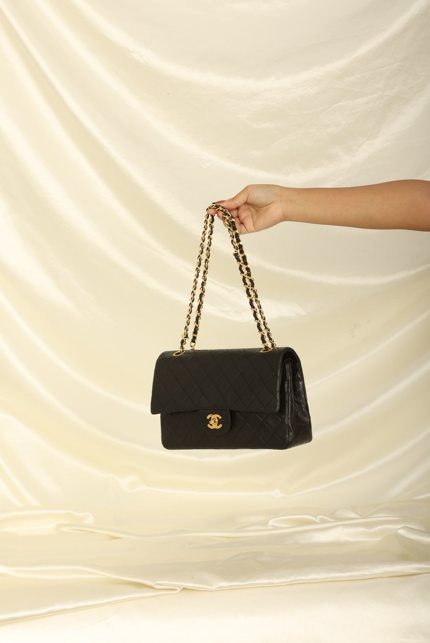 Chanel 2.55 Caviar Medium Classic Double Flap Bag - black/gold