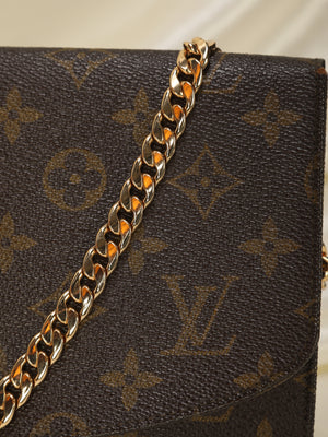 Louis Vuitton Clutch On Chain