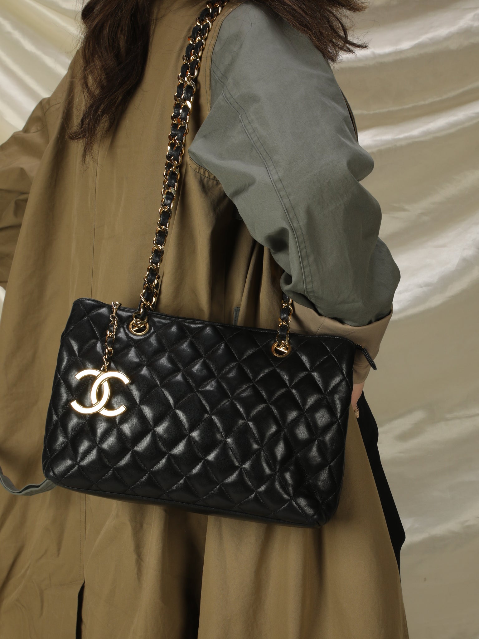 Chanel Lambskin Quilted Chain Shopper Tote – SFN
