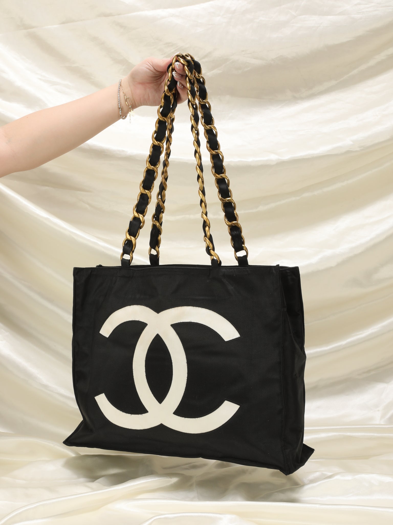 Chanel Black Leather Quilted CC Chain Tote Bag