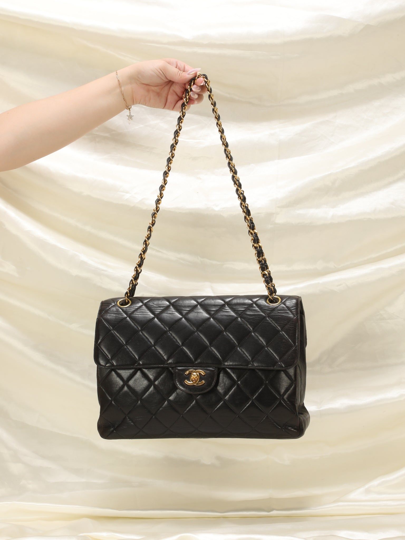 CHANEL Black Quilted Lambskin Vintage Medium Classic Double Flap Bag For  Sale at 1stDibs