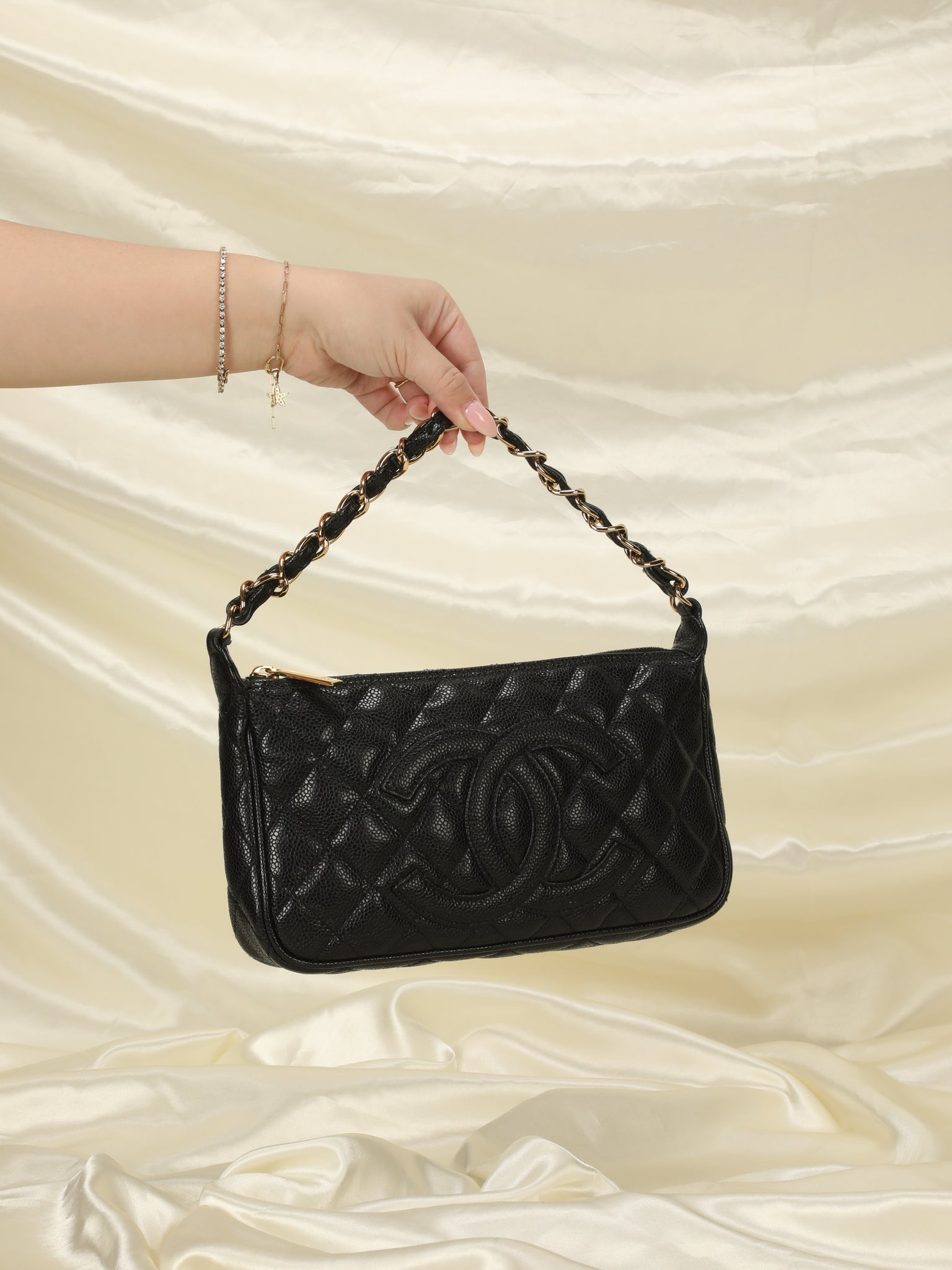 CHANEL CC Quilted Caviar Shoulder Bag in Black 2003 - 2004