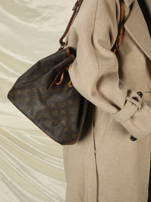 Louis Vuitton Petit Noe Drawstring Bucket Bag Shoulder Bag Monogram Brown 