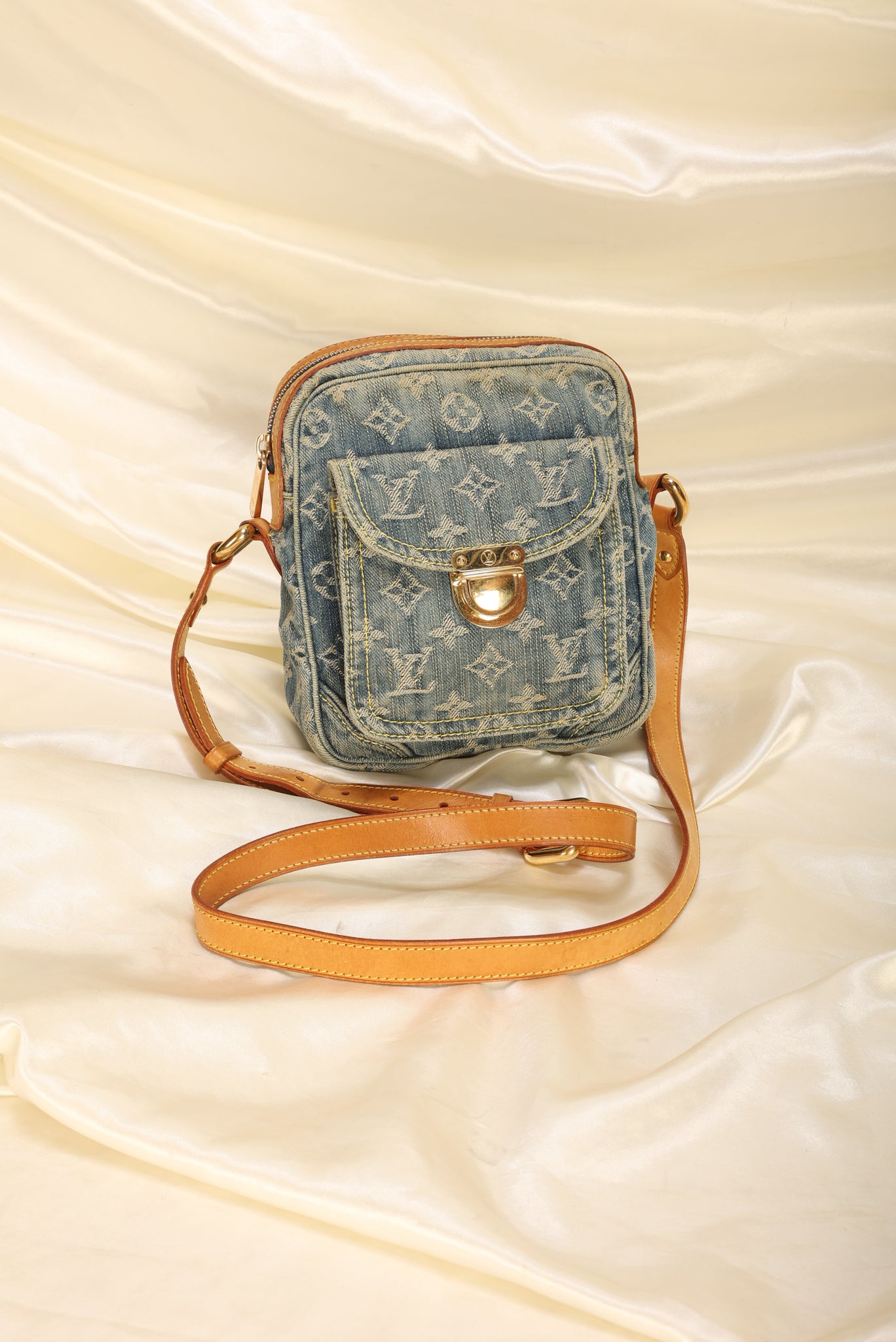Louis Vuitton, Bags, Rare Louis Vuitton Denim Mini Lin Round Crossbody  Adjustable Strap