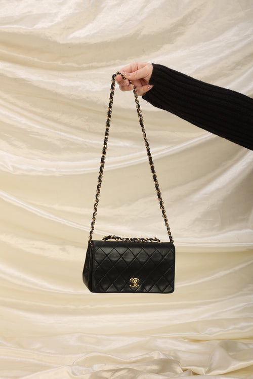 CHANEL BOY BAG REVIEW (OLD MEDIUM); PROS & CONS, MOD SHOTS, WHAT FITS  INSIDE