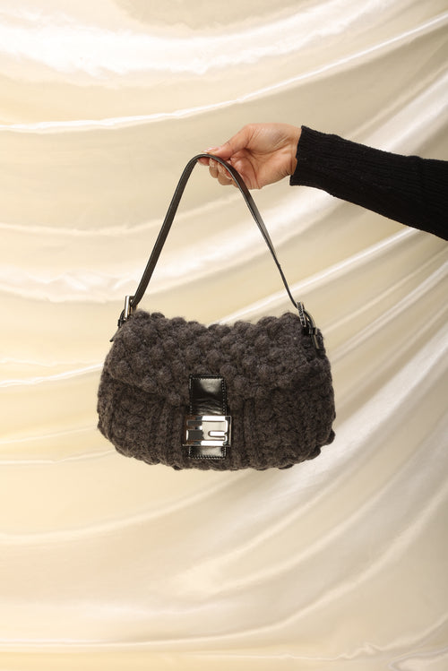 Fendi Baguette Crochet Phone Bag in Black
