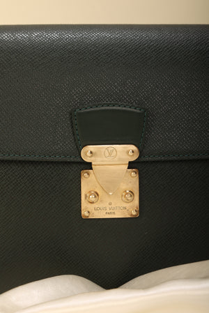 Louis Vuitton Clutch On Chain
