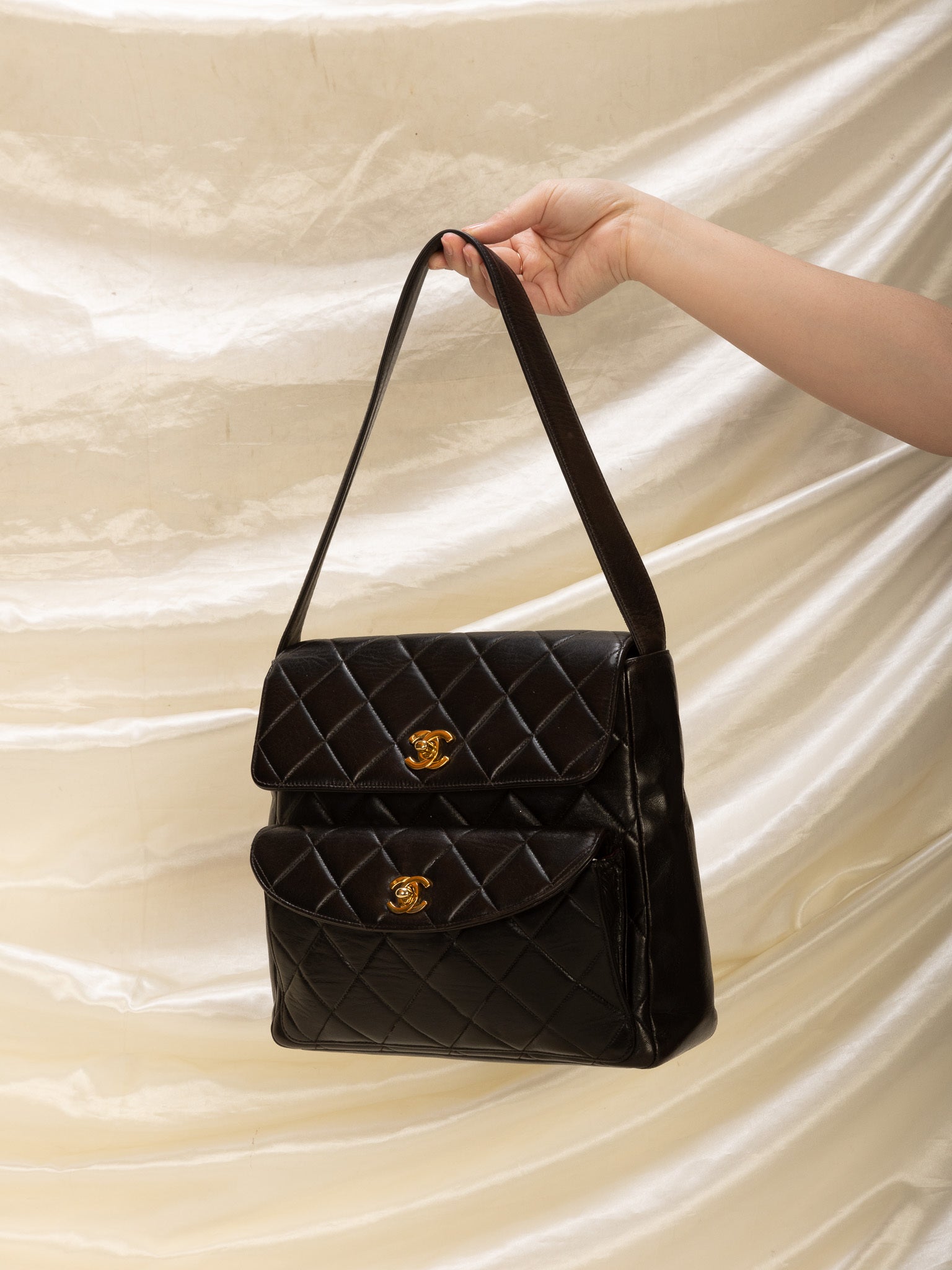 Lot - Vintage Rare CHANEL Black Lambskin Leather Handbag
