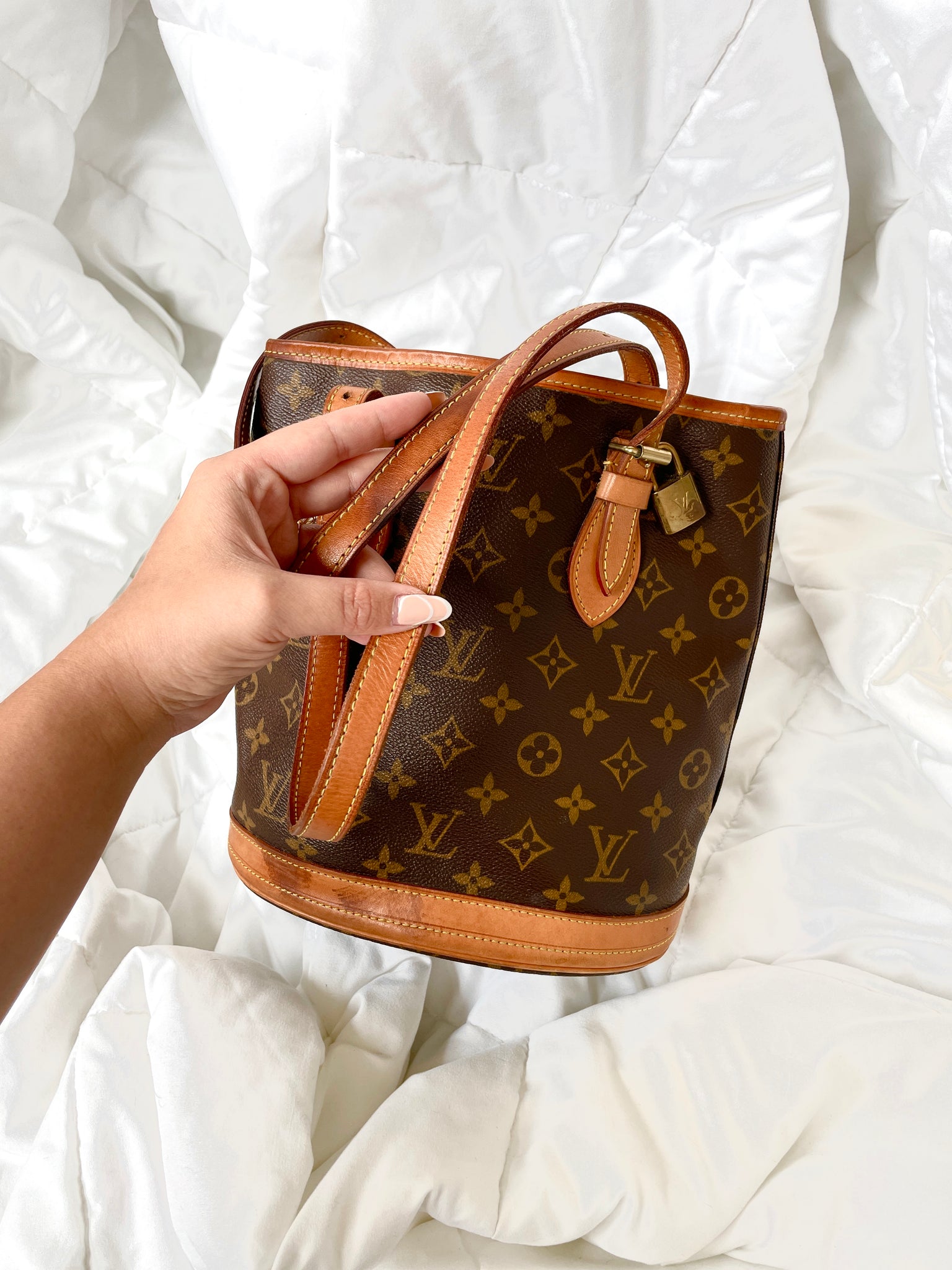 Louis Vuitton Bucket bags and bucket purses for Women