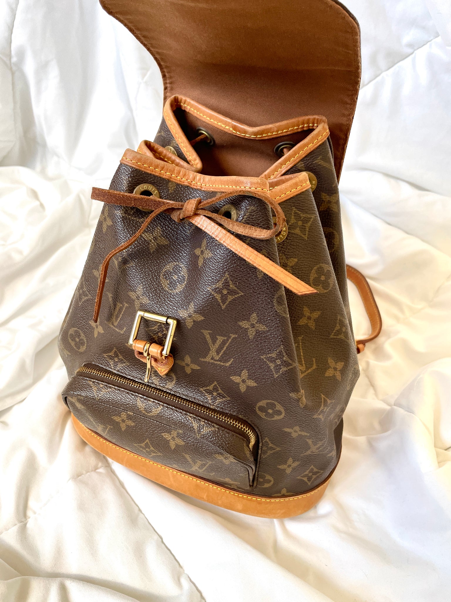 Montsouris cloth backpack Louis Vuitton Beige in Cloth - 32499668