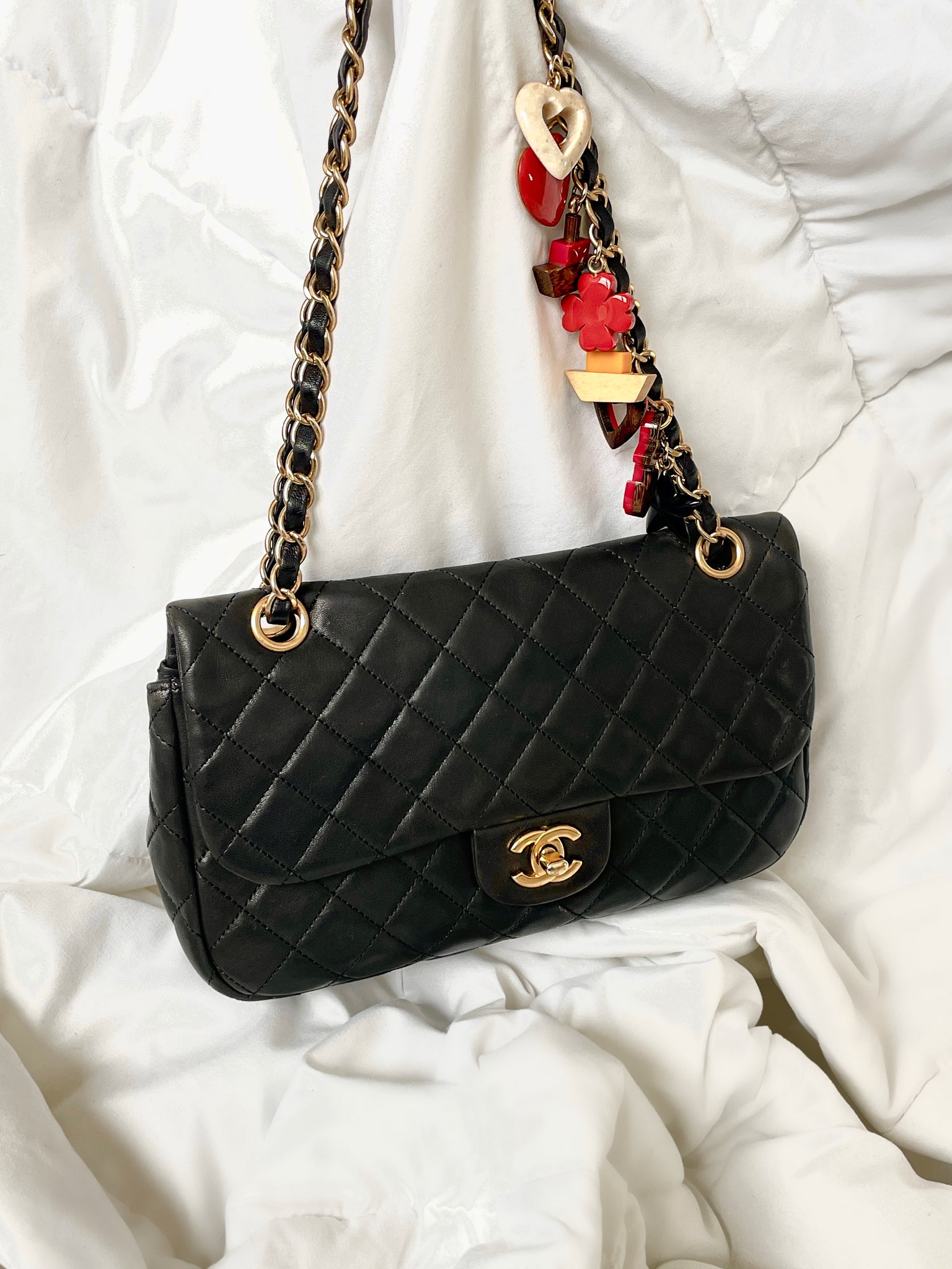 Large classic handbag, Grained calfskin & gold-tone metal, black — Fashion
