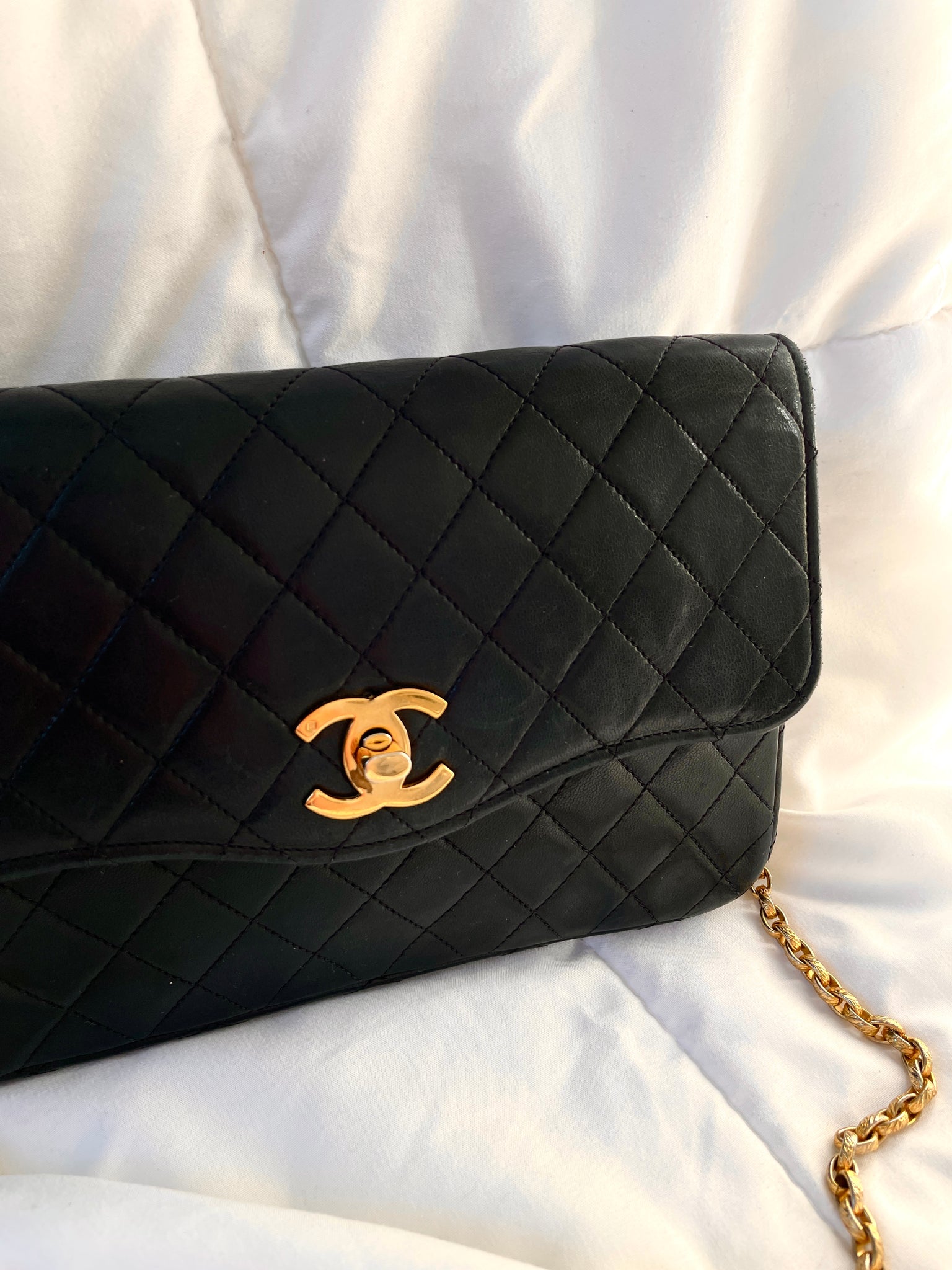 chanel caviar hobo bag leather