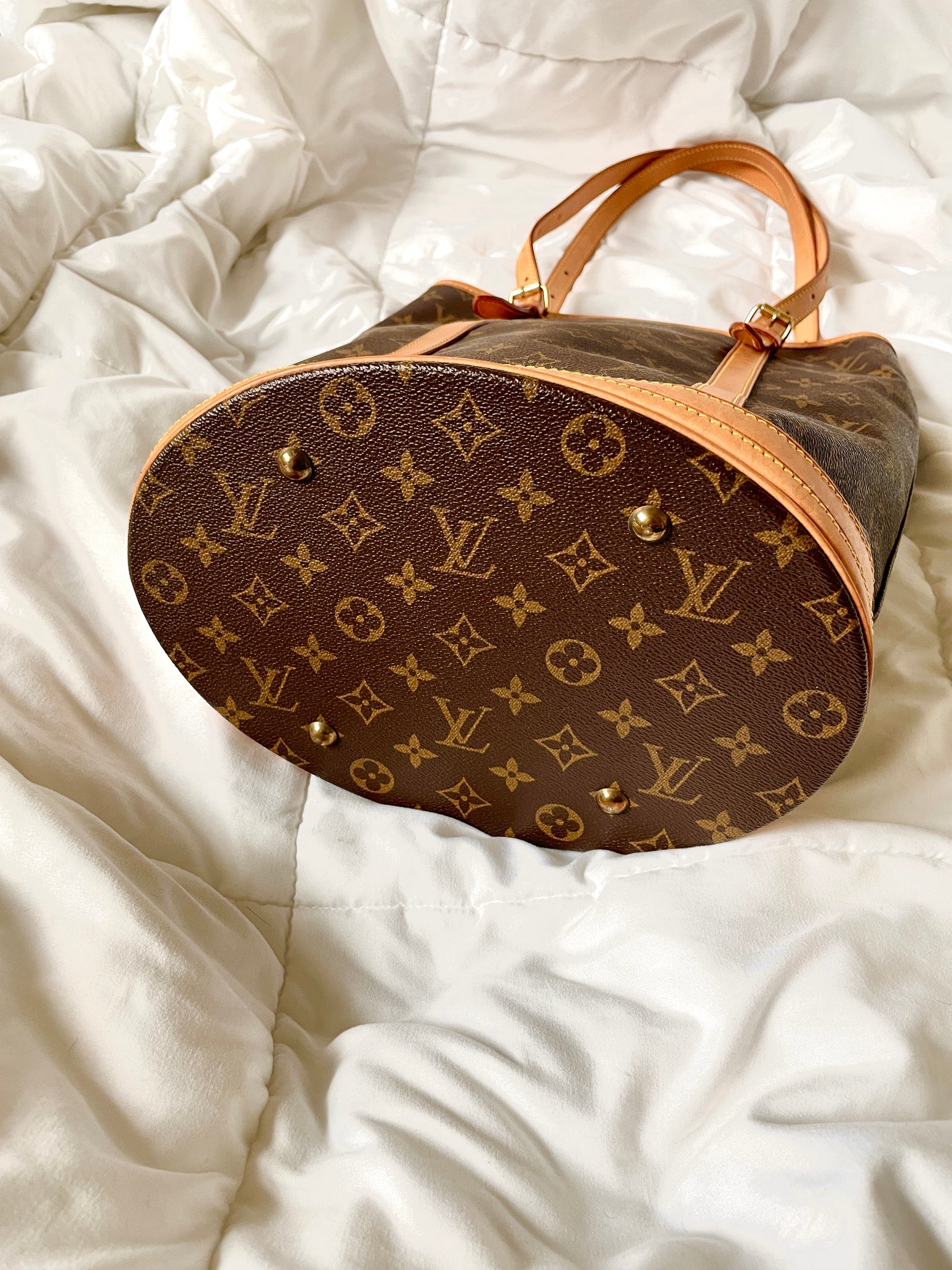 Louis Vuitton GM Bucket Bag